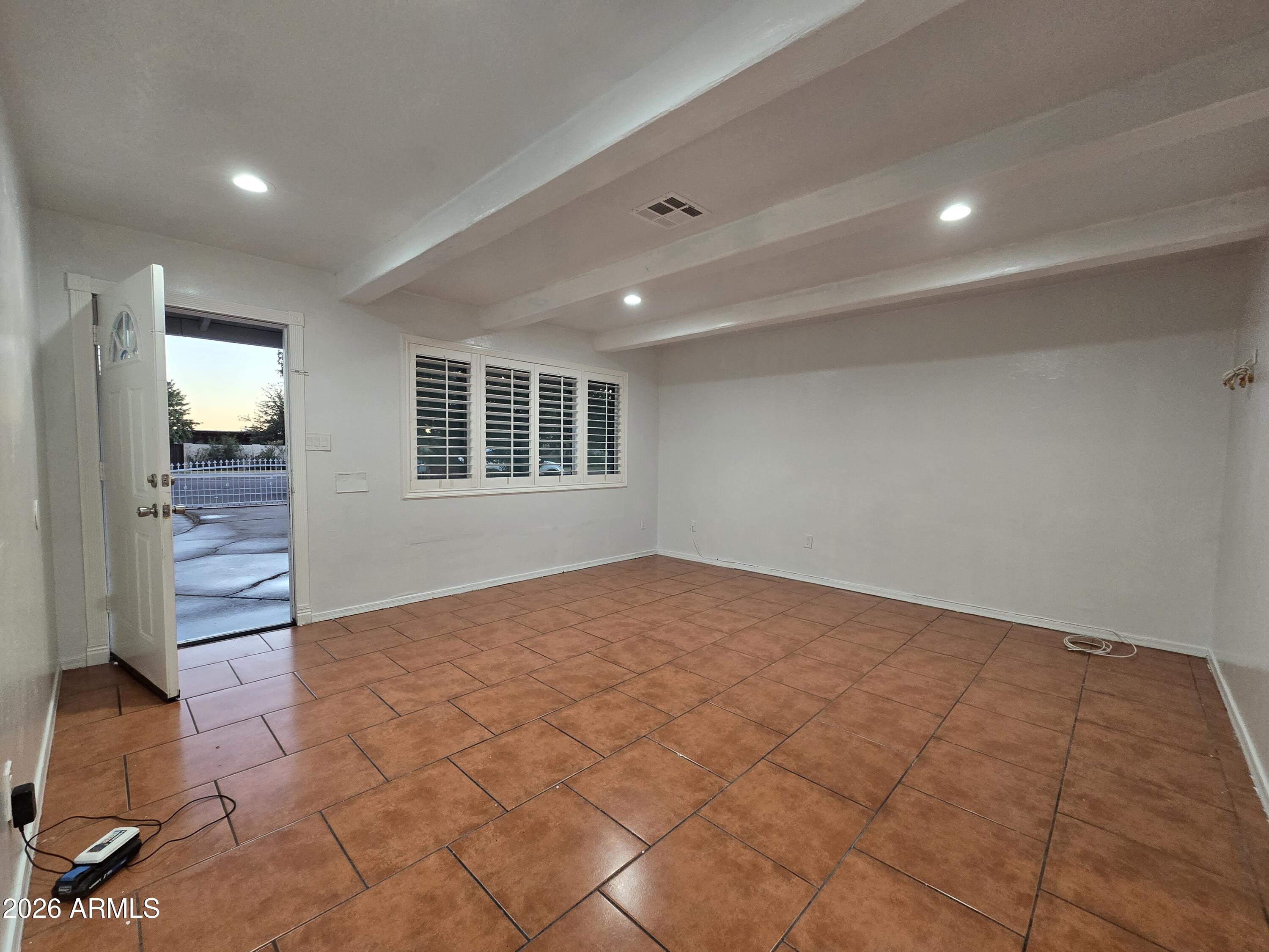 3420 W MARYLAND Avenue