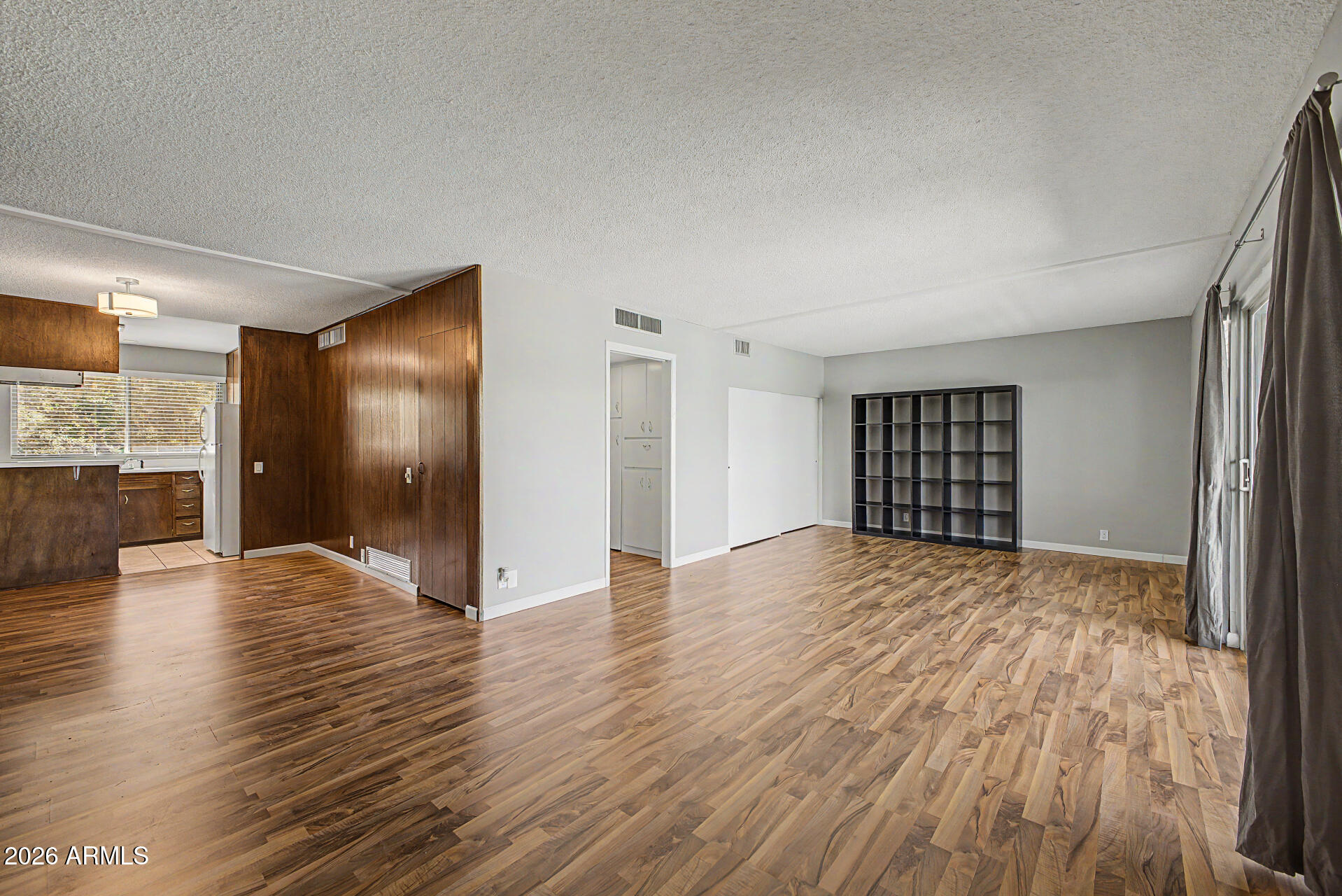 520 W CLARENDON Avenue E22