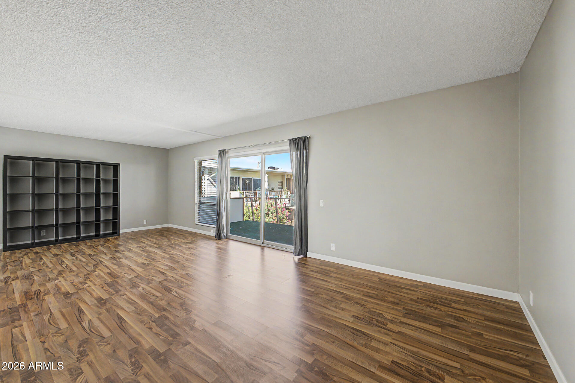 520 W CLARENDON Avenue E22