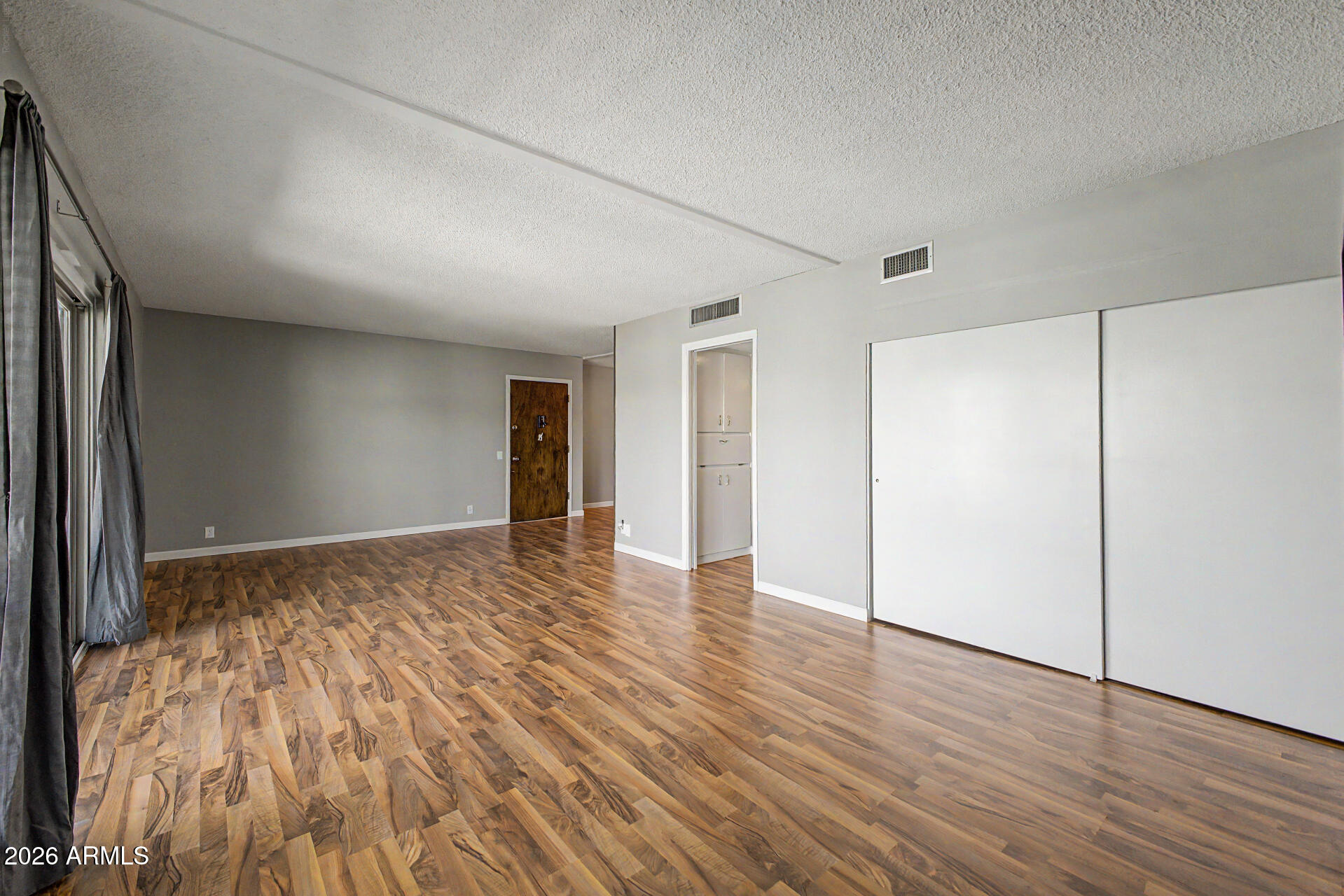 520 W CLARENDON Avenue E22