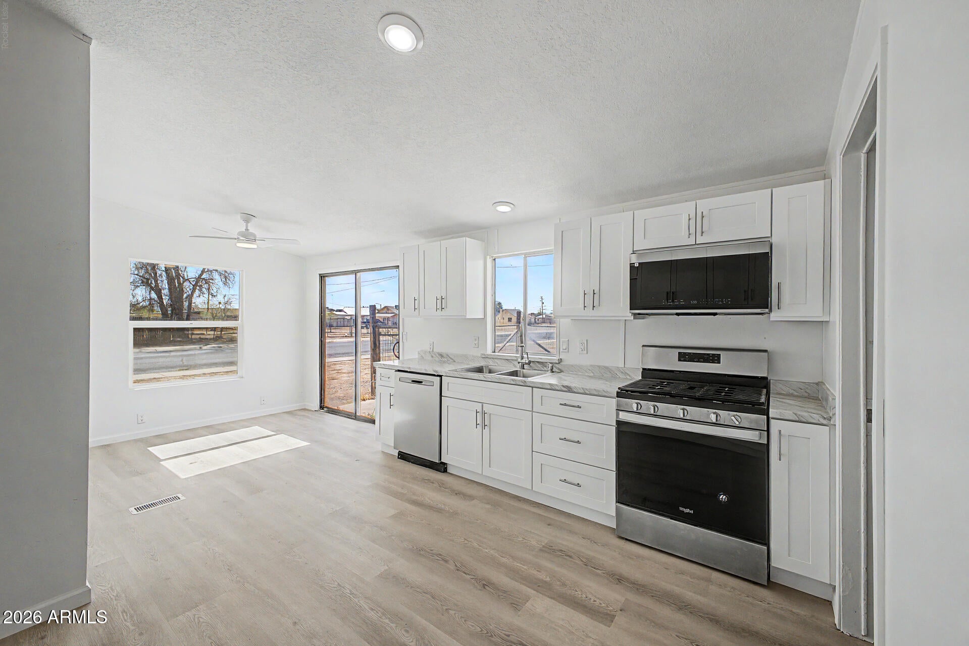 280 W Seagoe Avenue