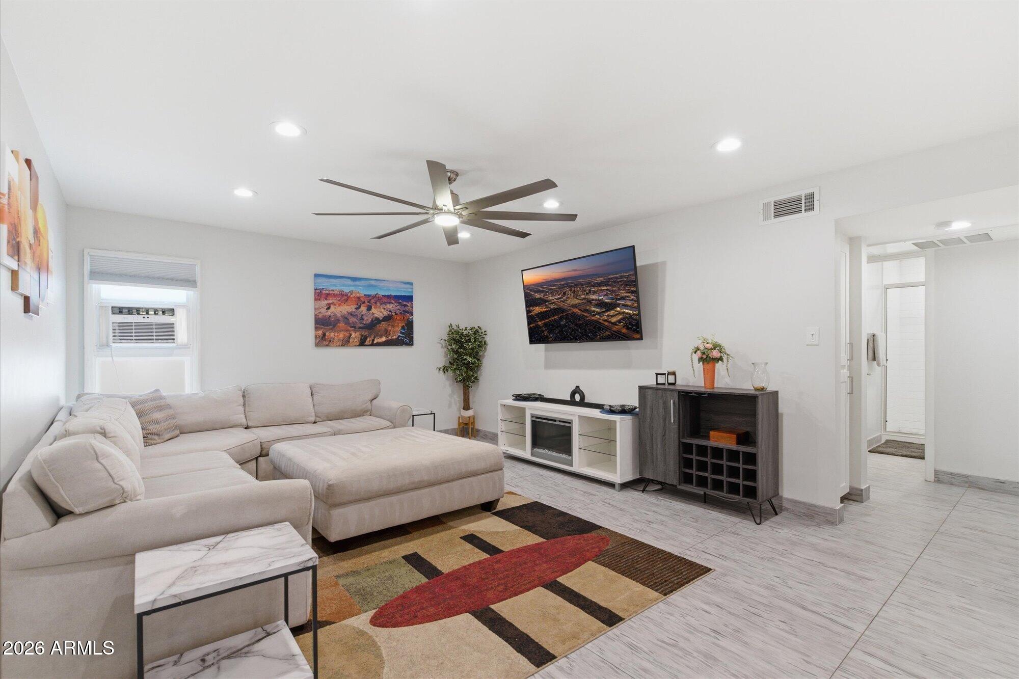 4950 N MILLER Road 100