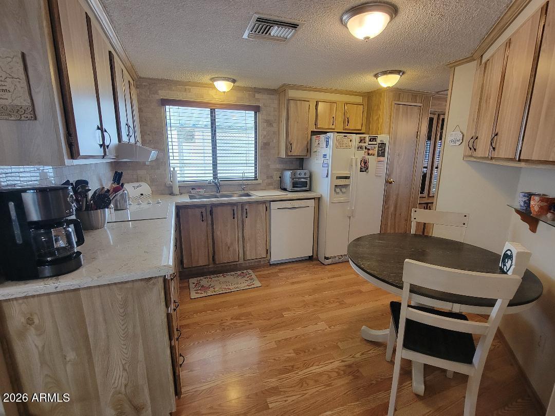 3809 N KANSAS Avenue