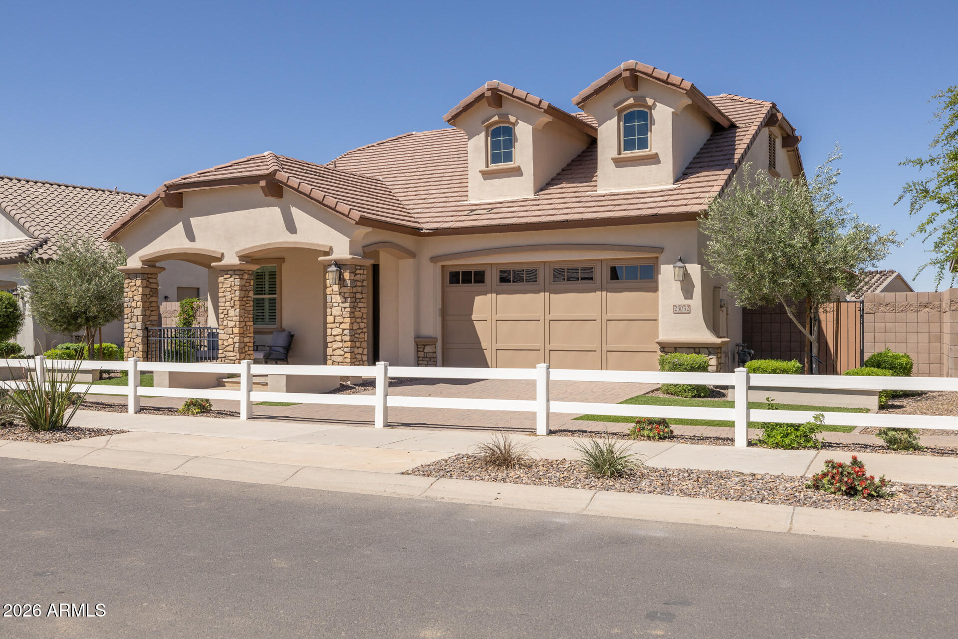 23032 E ARROWHEAD Trail
