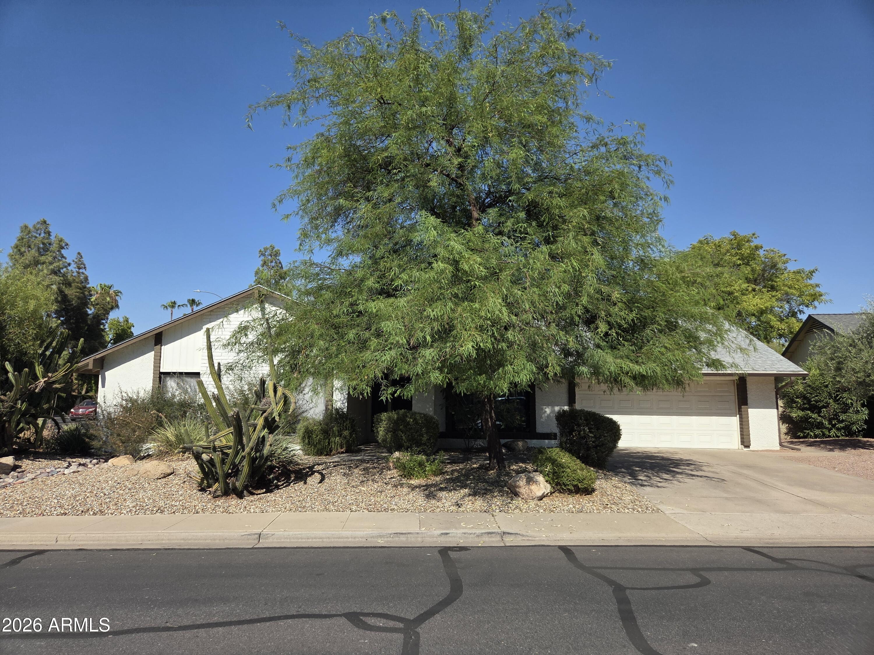 2701 S LOS ALTOS --