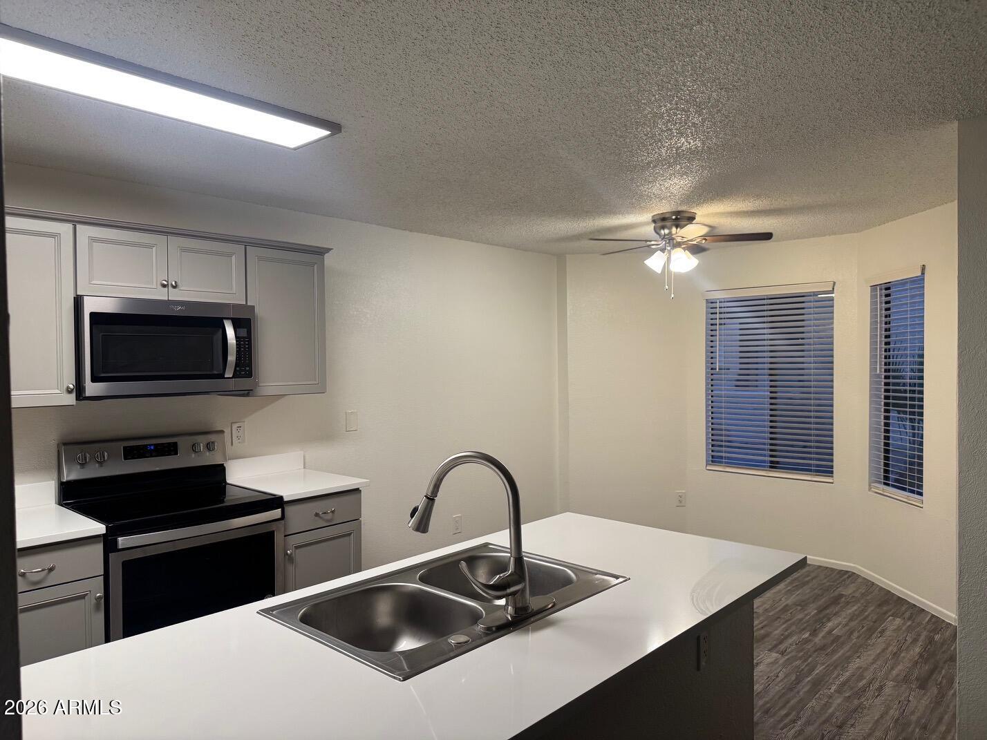 5236 W PEORIA Avenue 102