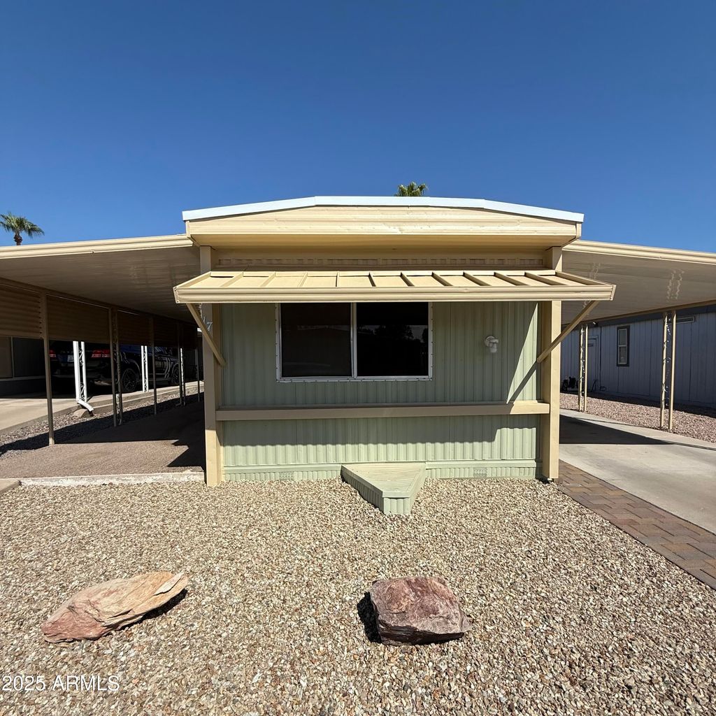 Photo of 10701 N 99th Avenue #17, Peoria, AZ 85345 (MLS # 6929623)