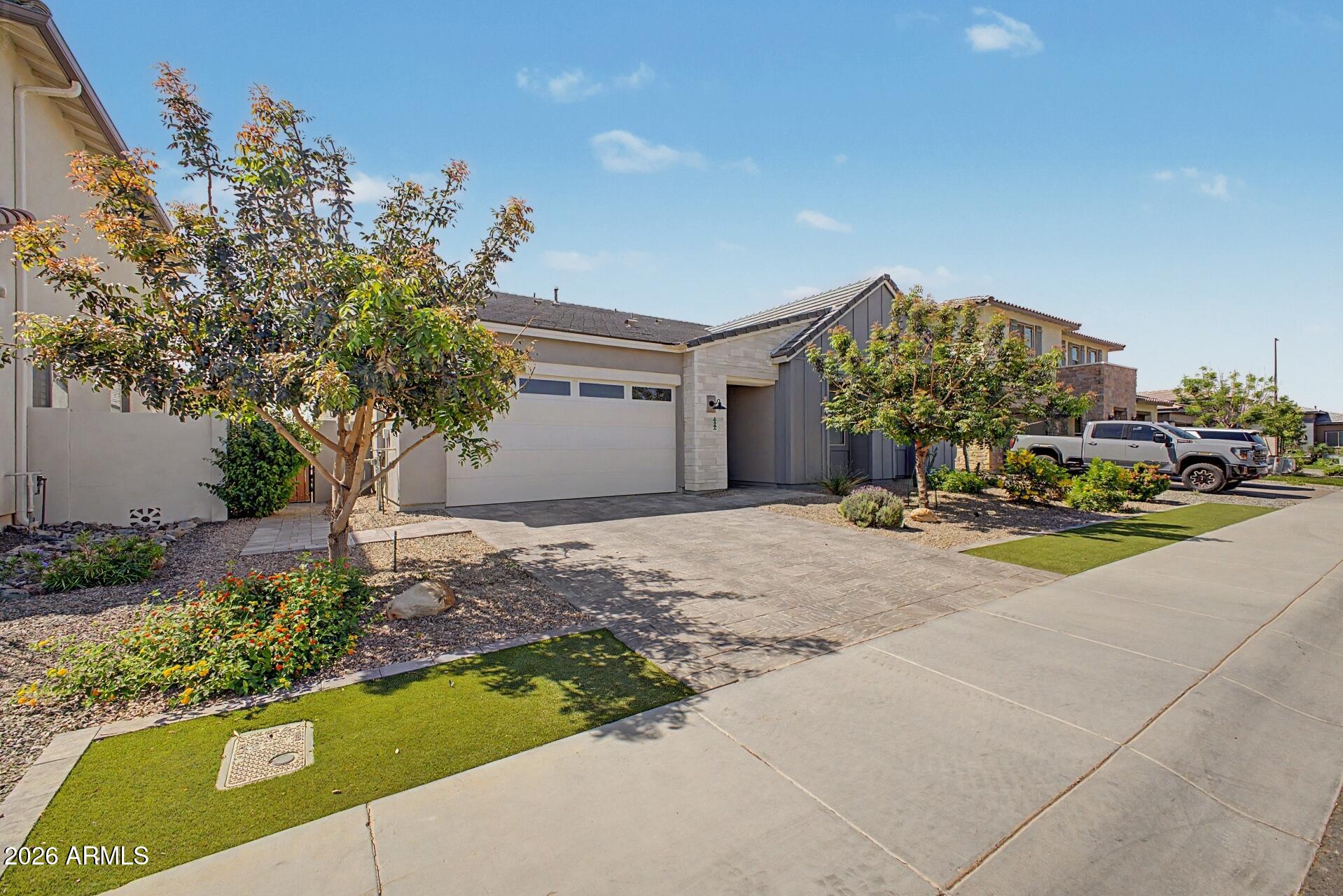 1461 E San Carlos Way