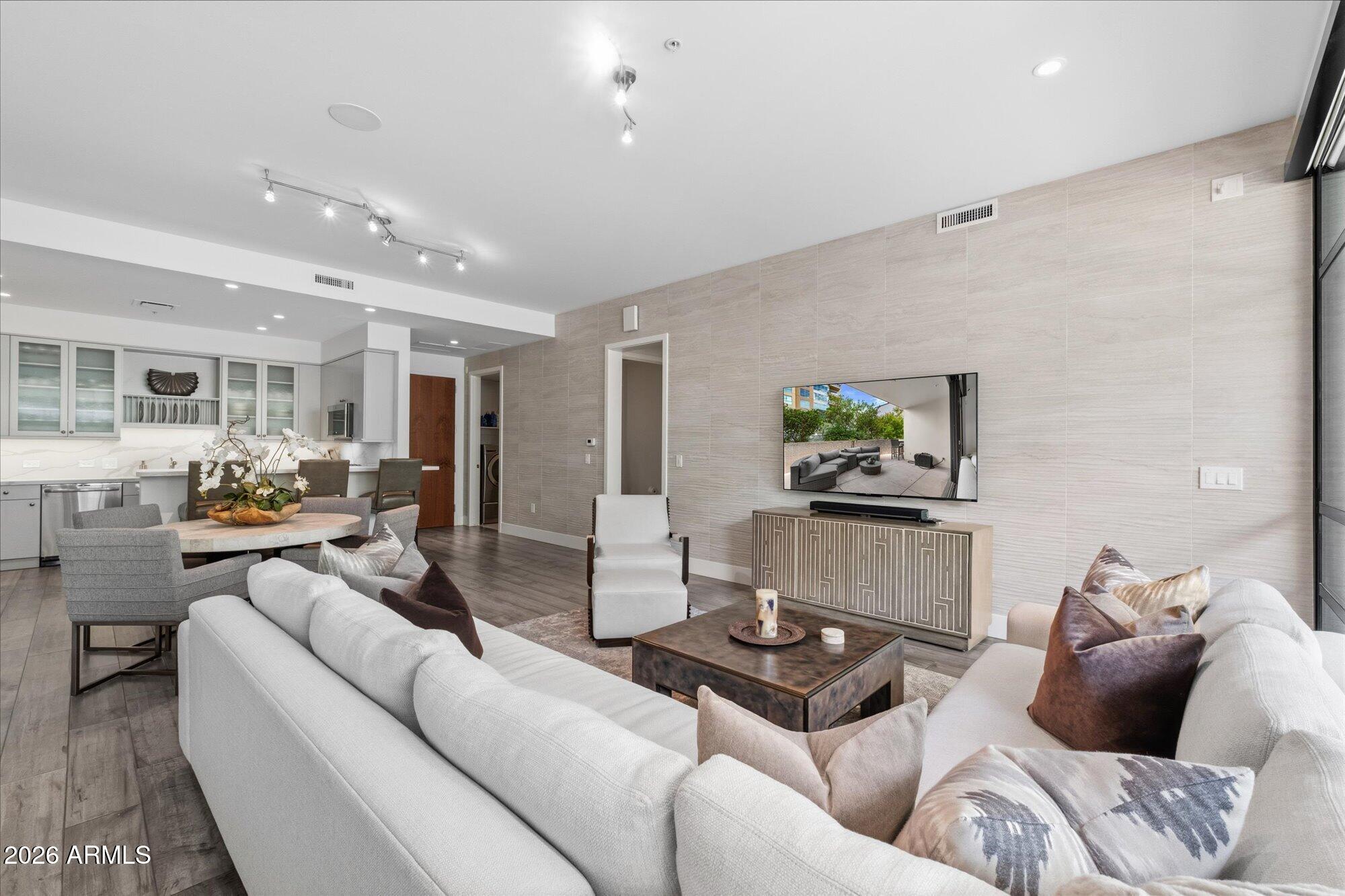 15215 N KIERLAND Boulevard 314