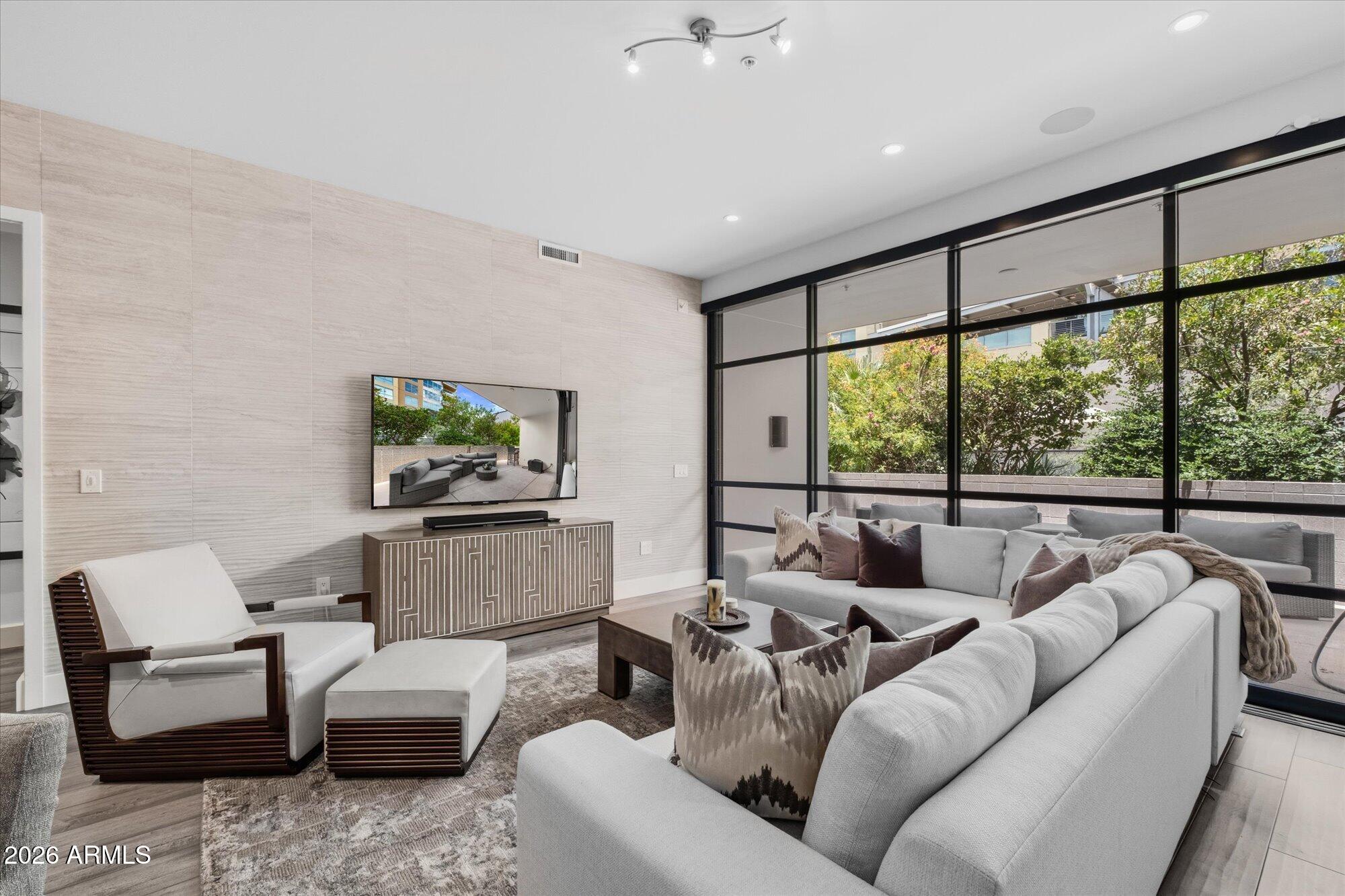 15215 N KIERLAND Boulevard 314