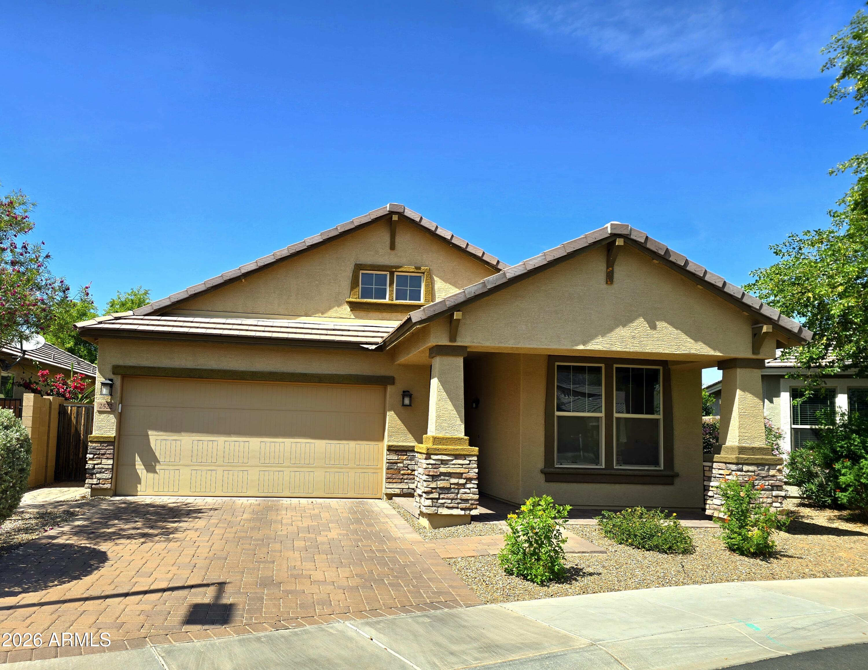 2522 E FAWN Drive