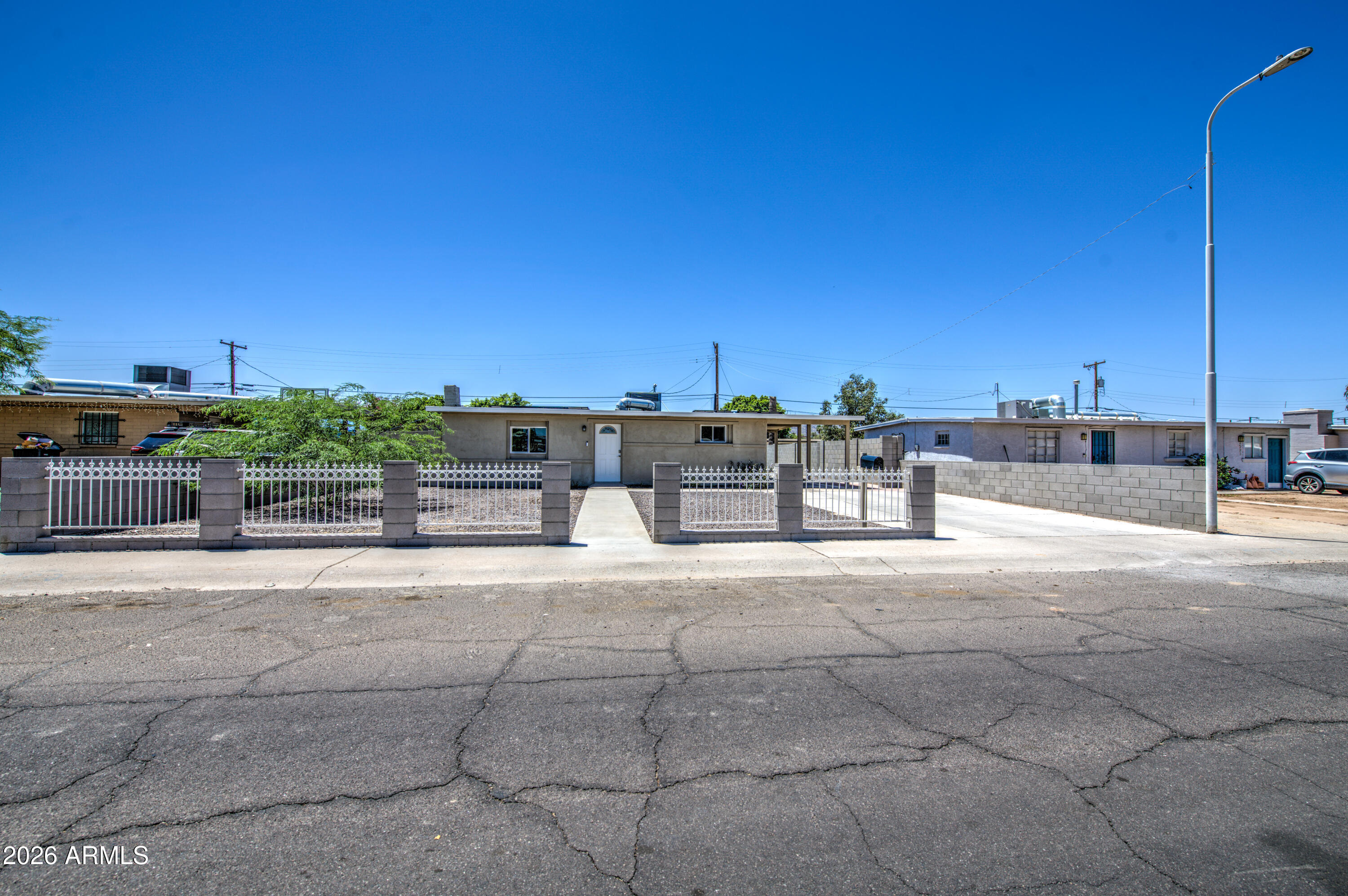 2225 E LYNNE Lane