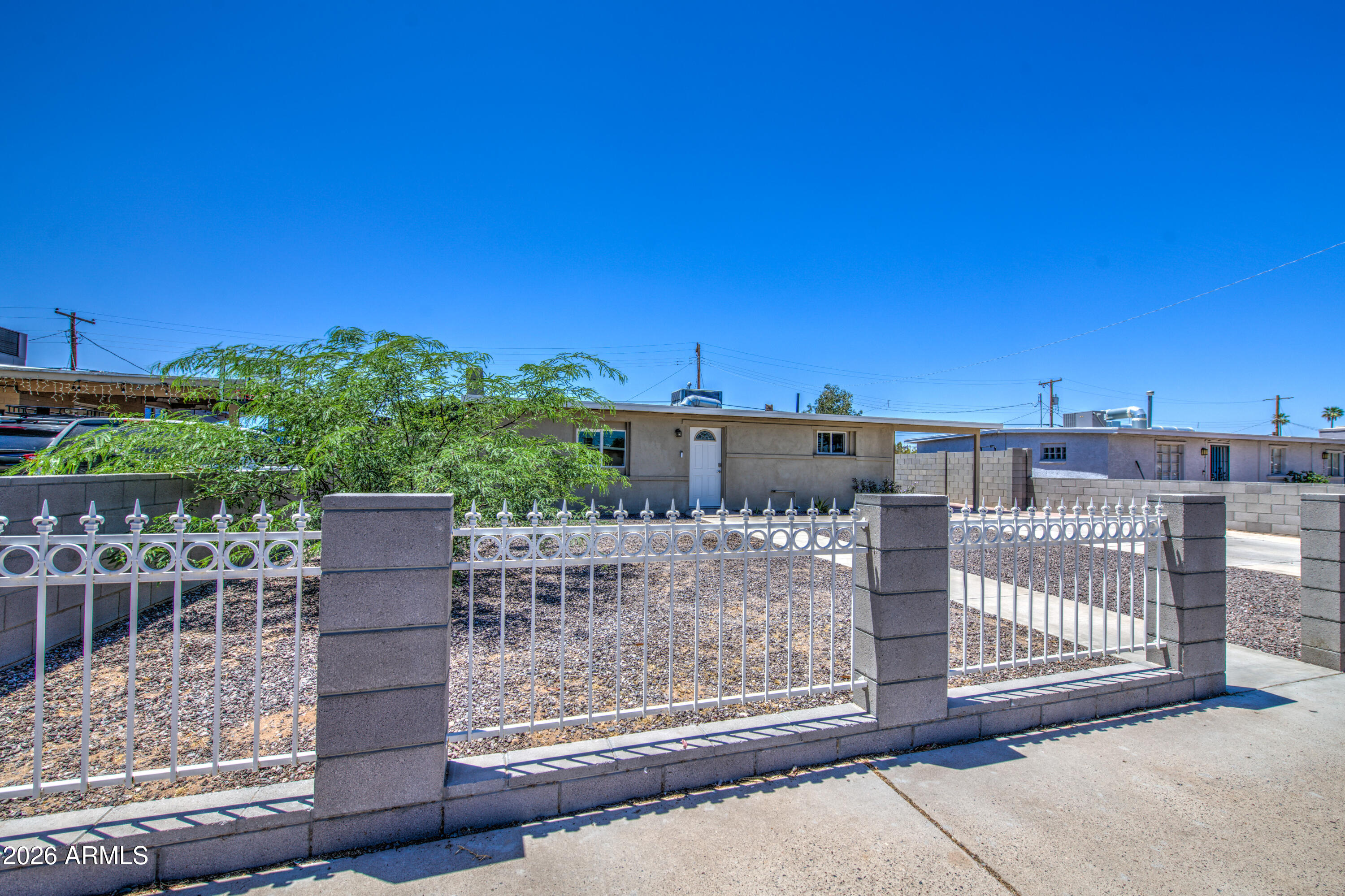 2225 E LYNNE Lane