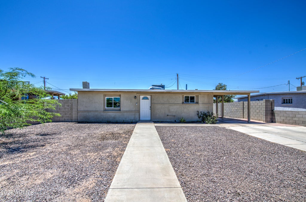Photo of 2225 E Lynne Lane, Phoenix, AZ 85042 (MLS # 7039271)