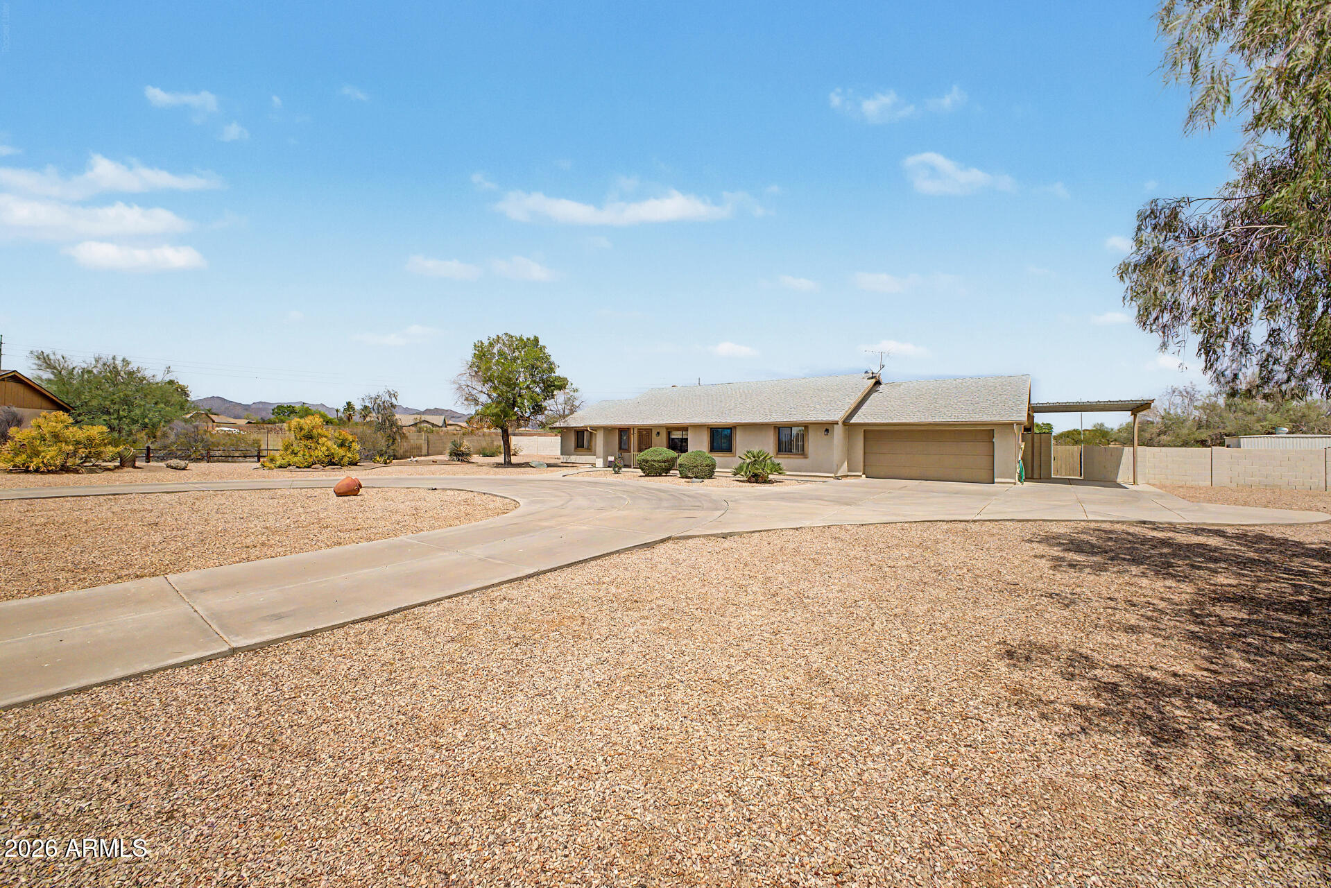 22202 W HILTON Avenue