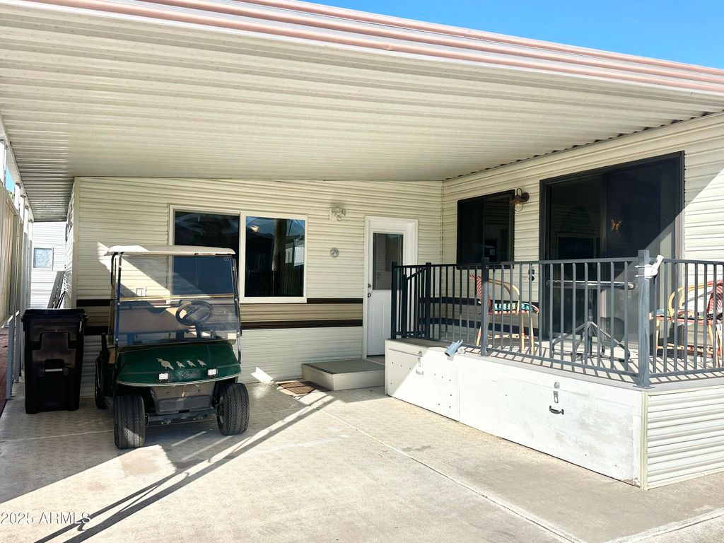 Photo of 904 S Mineshaft Drive, Apache Junction, AZ 85119 (MLS # 6943945)