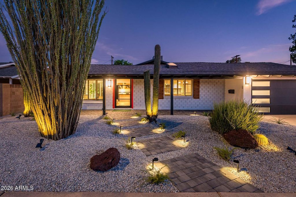 Photo of 8407 E Rancho Vista Drive, Scottsdale, AZ 85251 (MLS # 7032929)