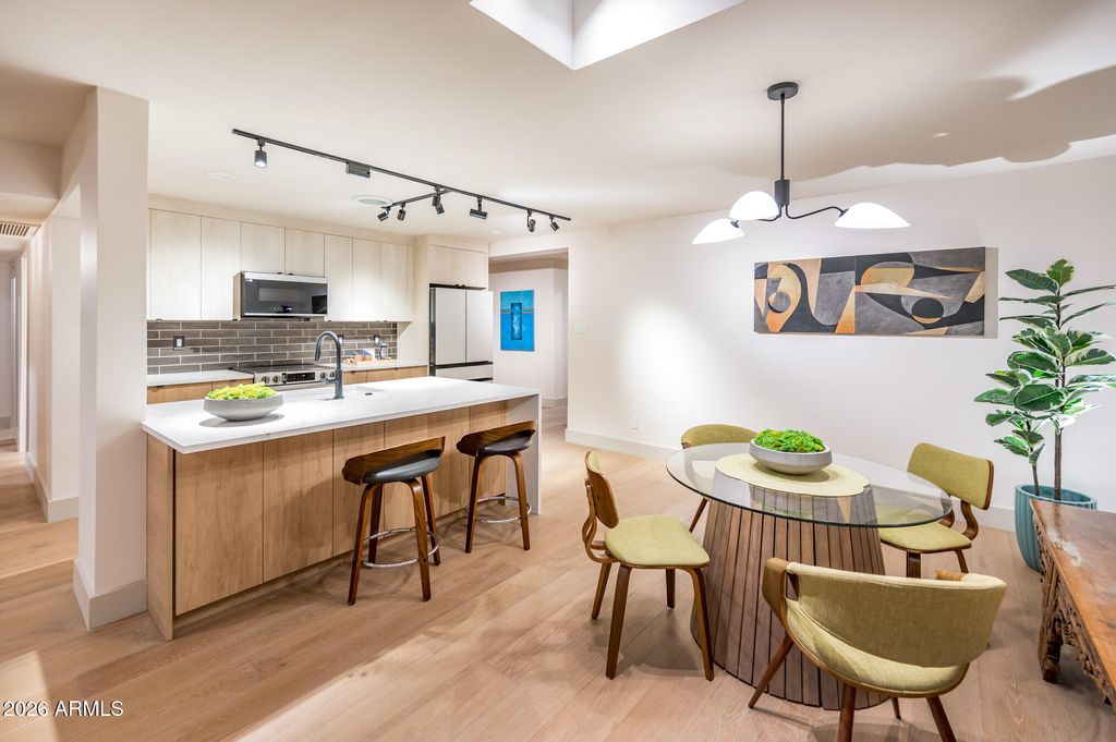 Photo of 8407 E Rancho Vista Drive, Scottsdale, AZ 85251 (MLS # 7032929)
