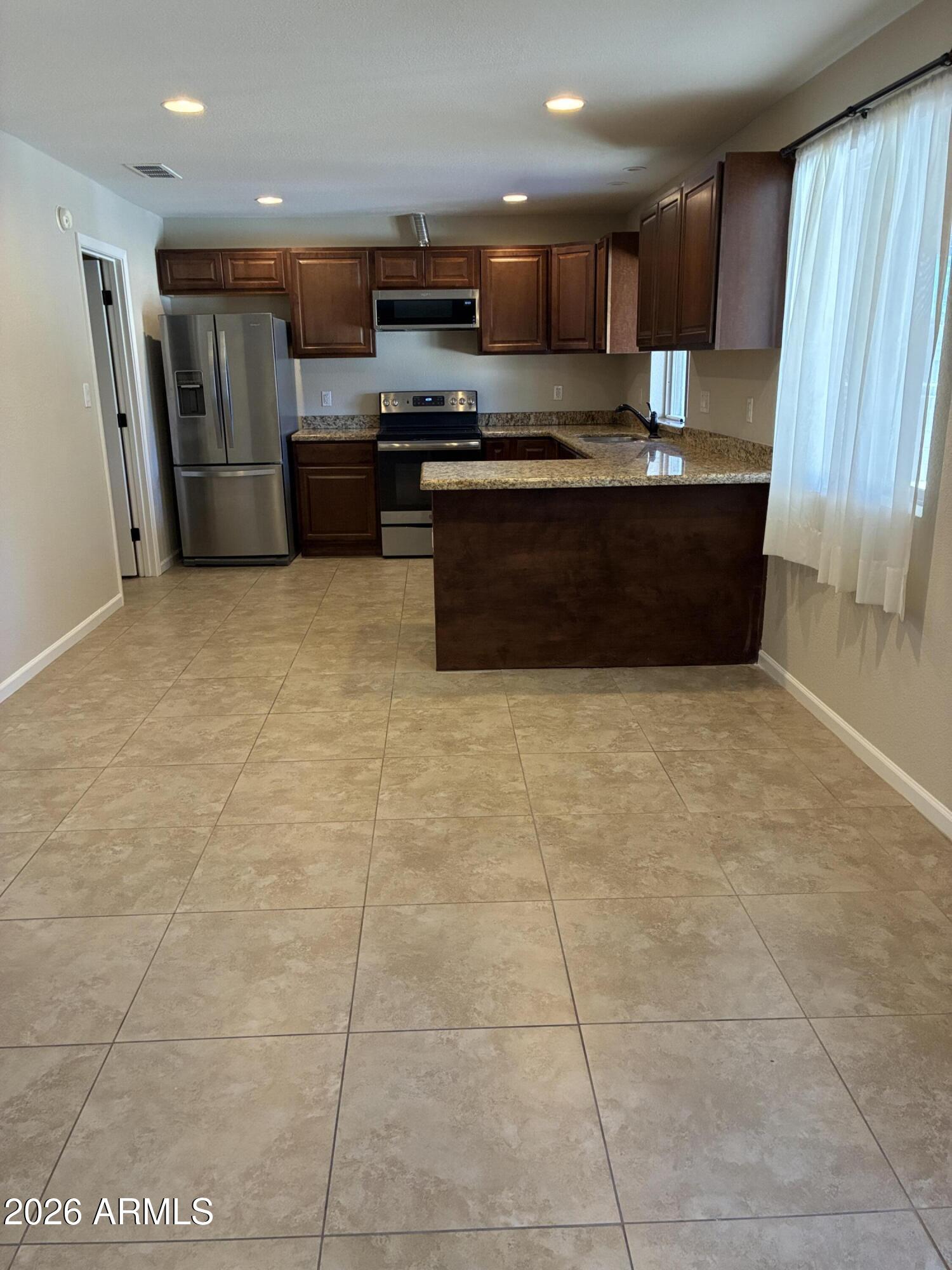 2058 E FREMONT Drive