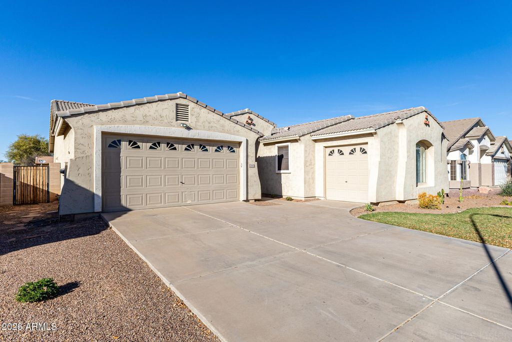 Photo of 2202 W Carter Road, Phoenix, AZ 85041 (MLS # 6999420)