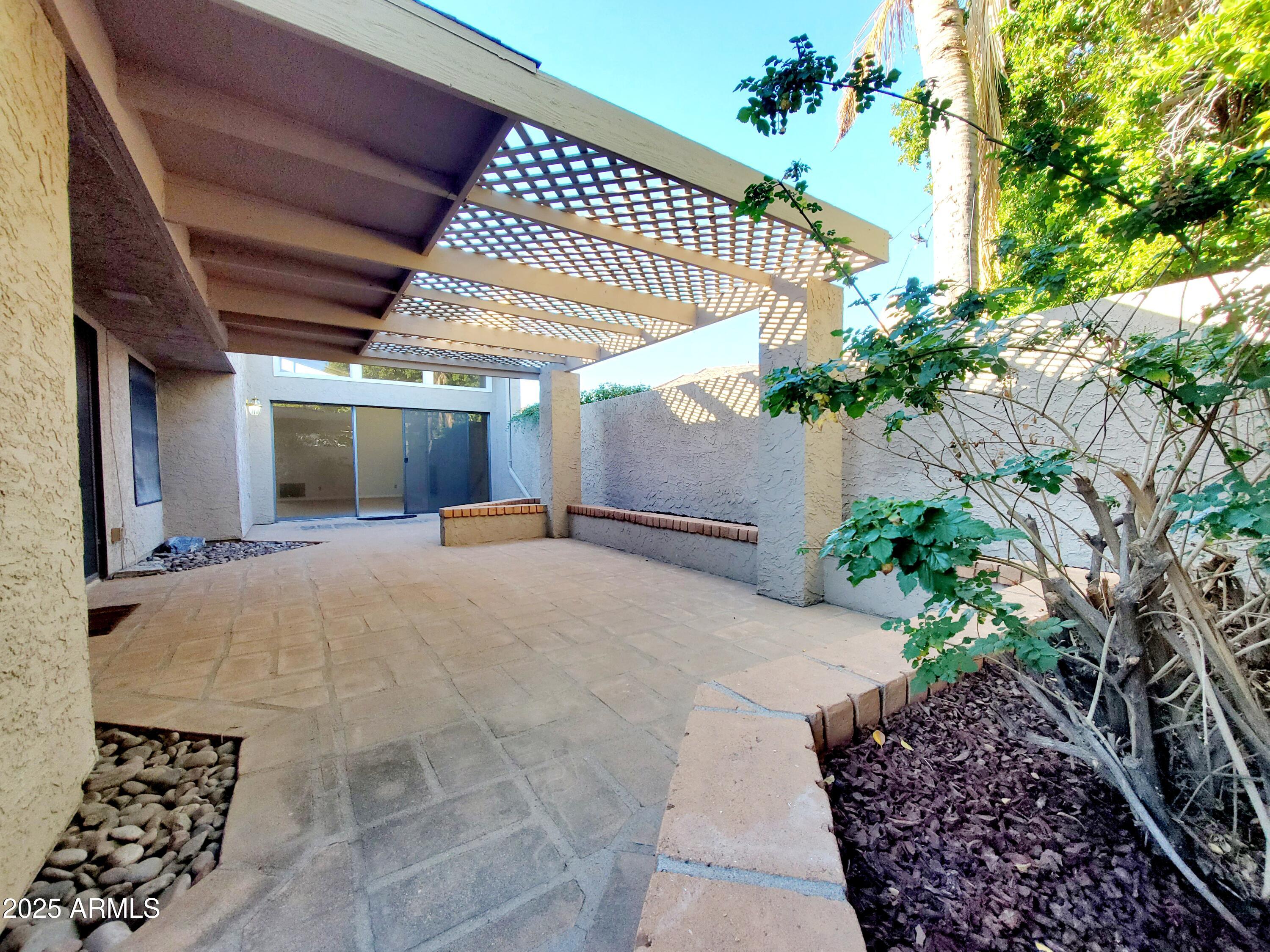 1606 E CACTUS WREN Drive