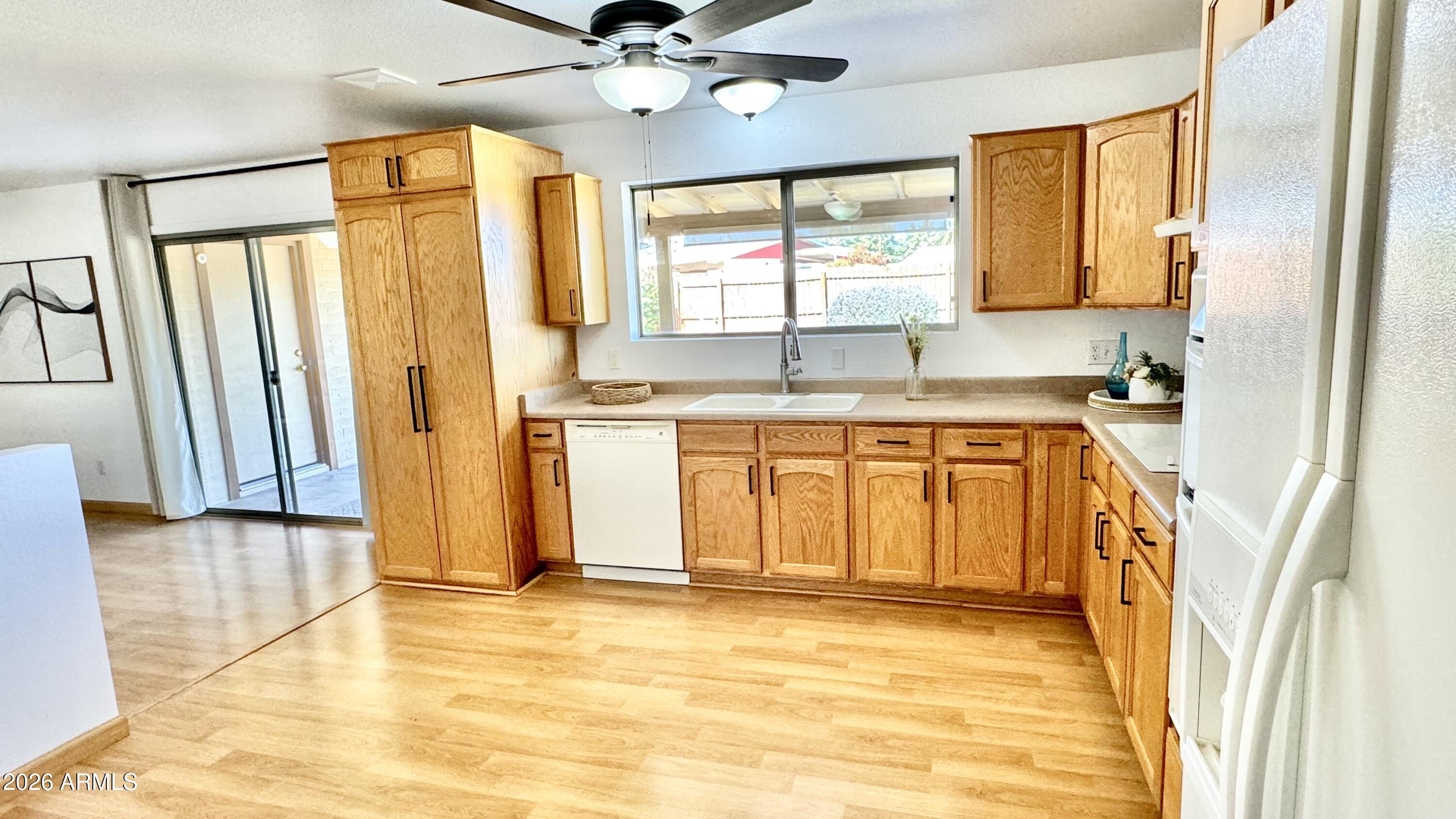 3420 W CLAREMONT Street W