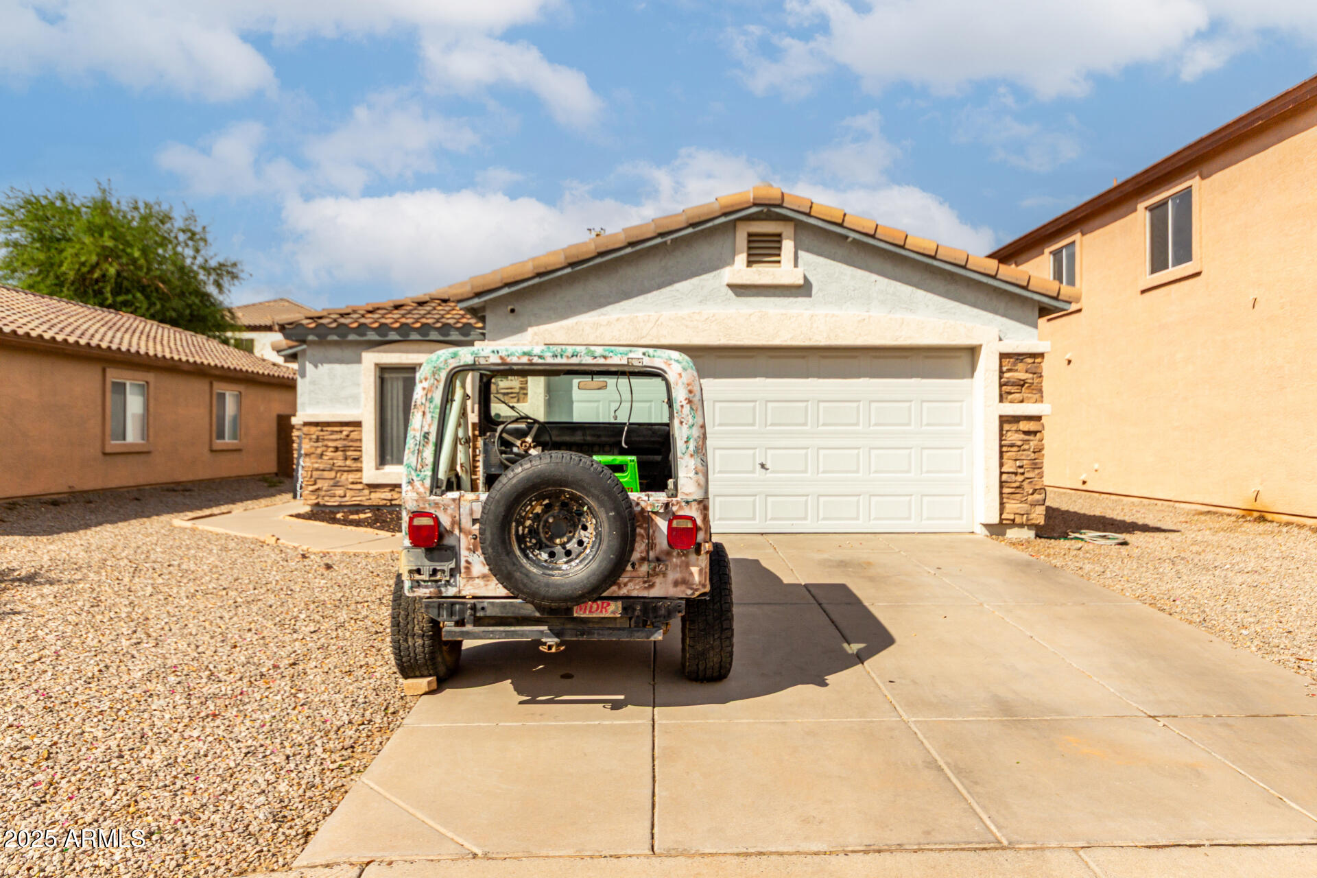 25220 W LA MONT Avenue