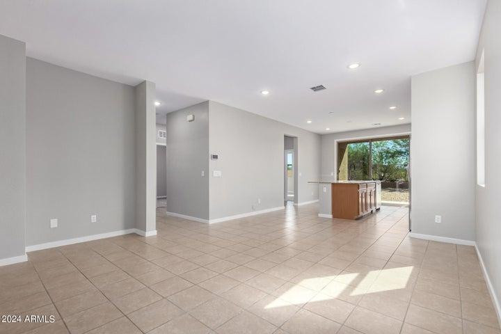 39941 W Williams Way