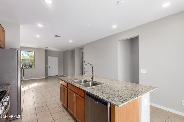 39941 W Williams Way