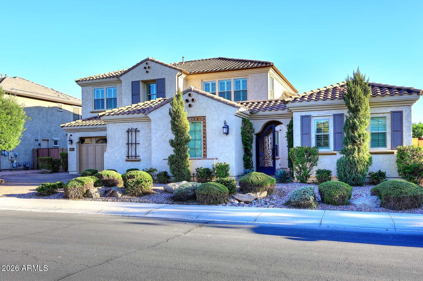 3913 E REDWOOD Place