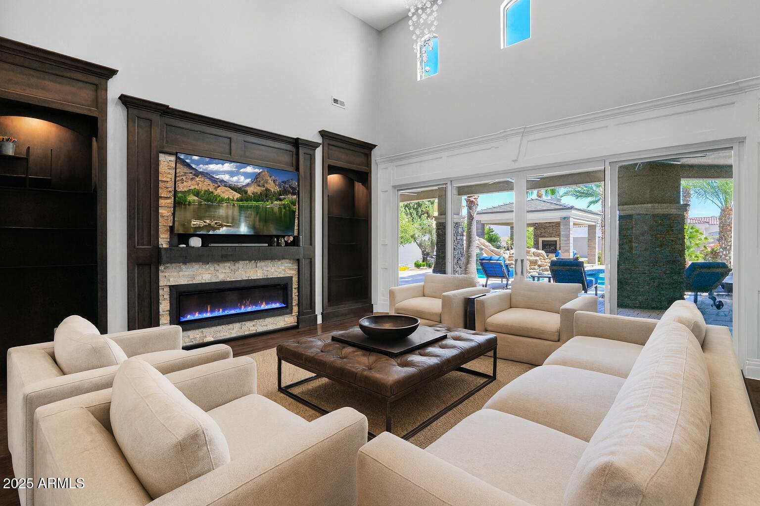 3749 E JUNIPER Circle