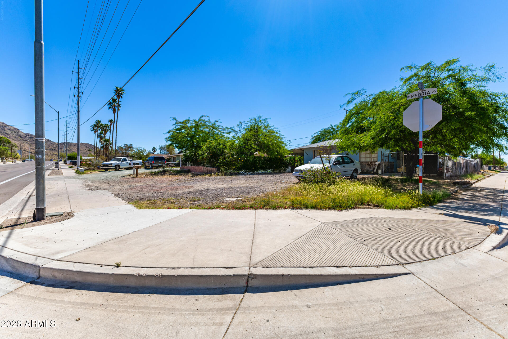 1147 W PEORIA Avenue