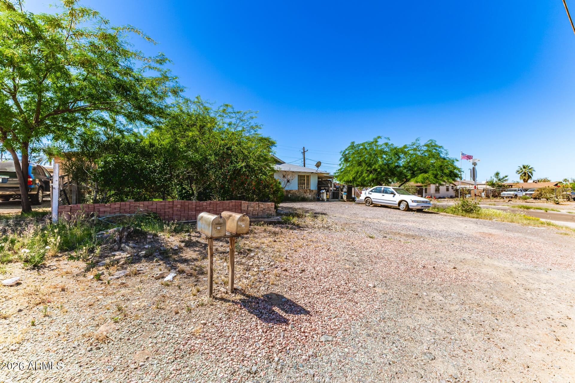 1147 W PEORIA Avenue