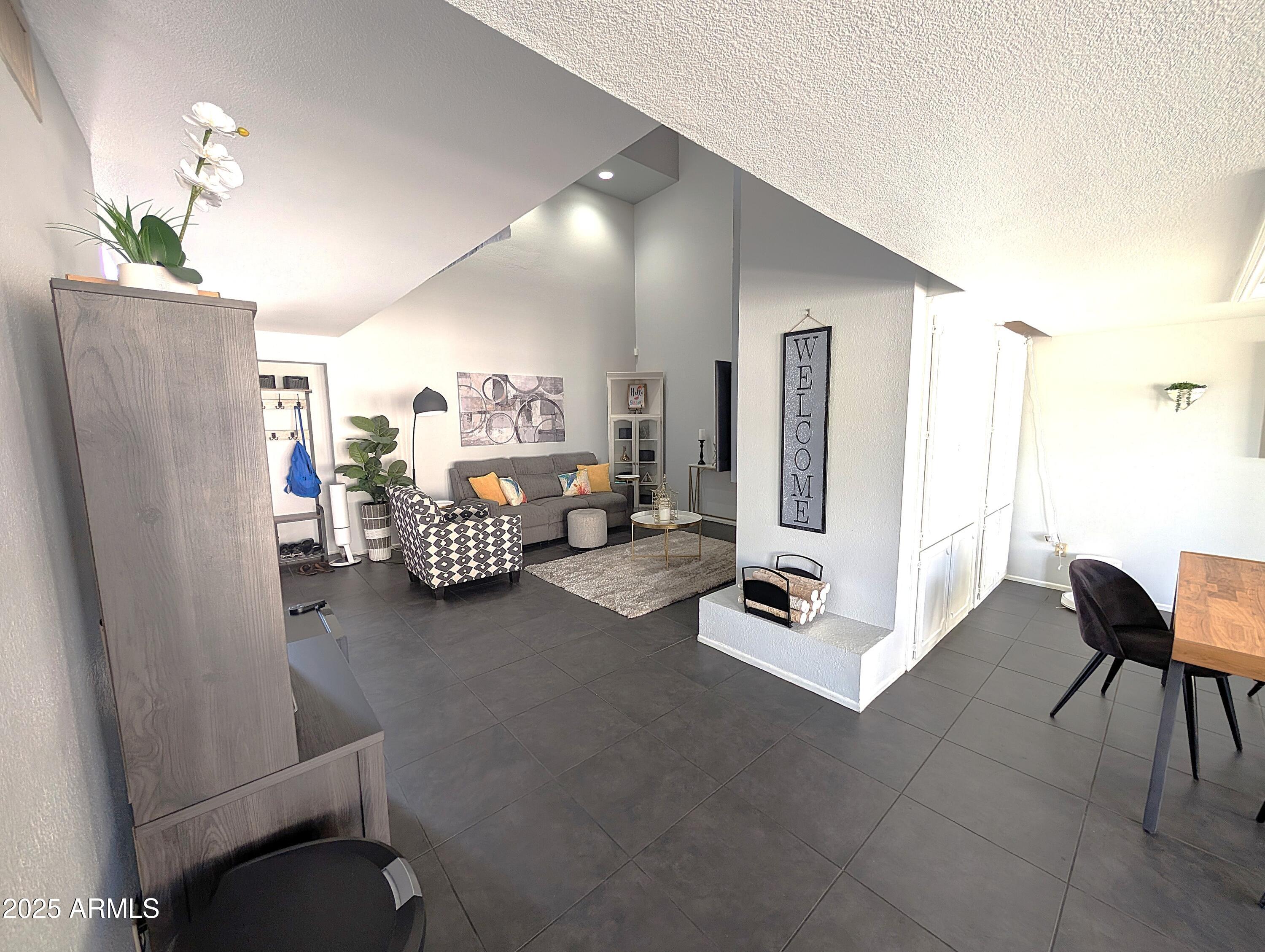 6533 N 10TH Place