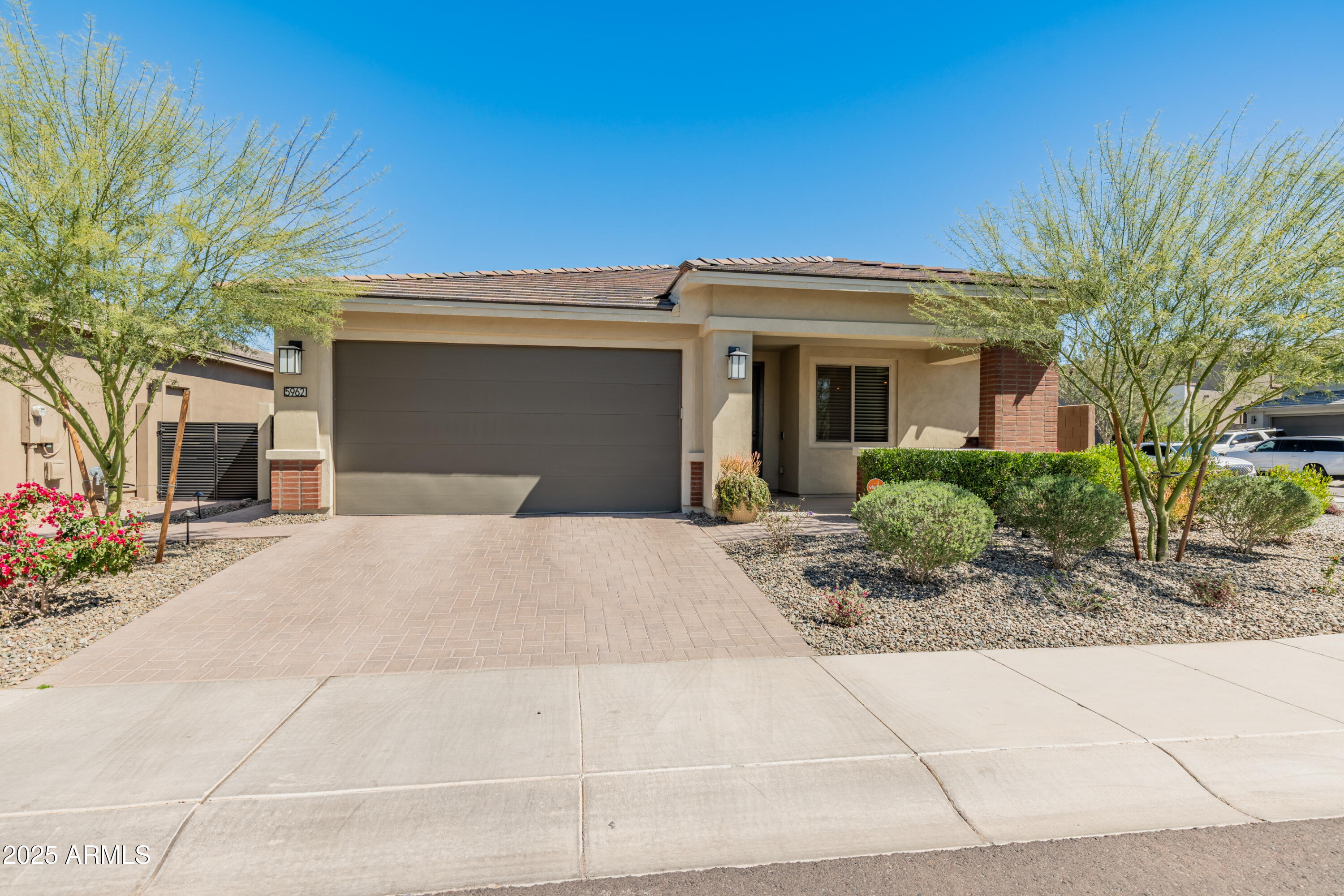 5962 E Abraham Lane