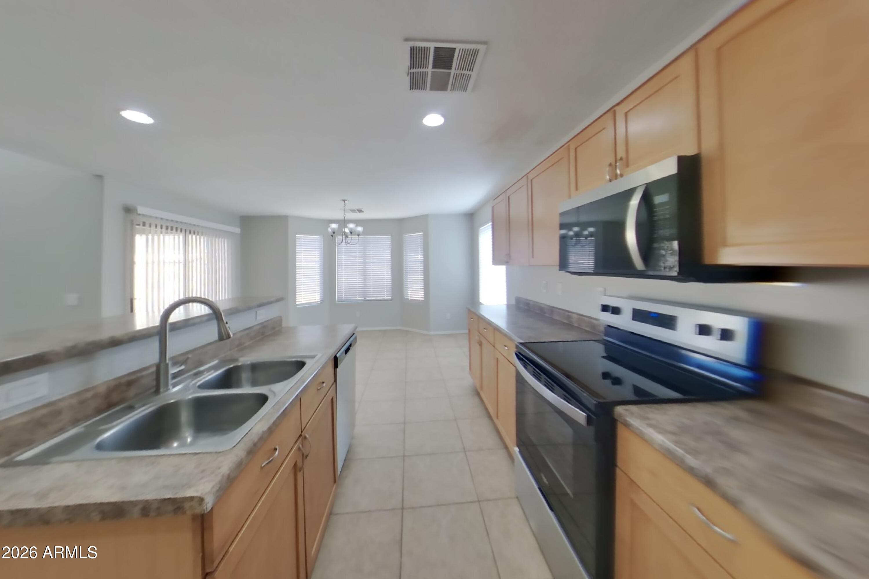 3868 W GOLDMINE MOUNTAIN Drive