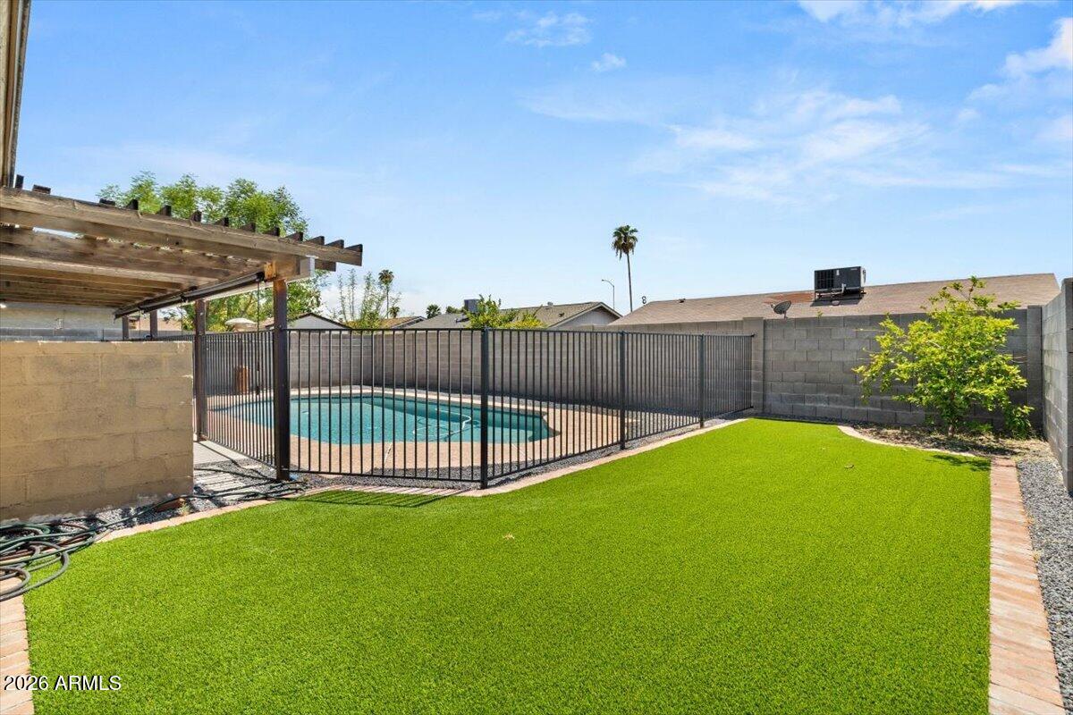 730 N SYCAMORE --