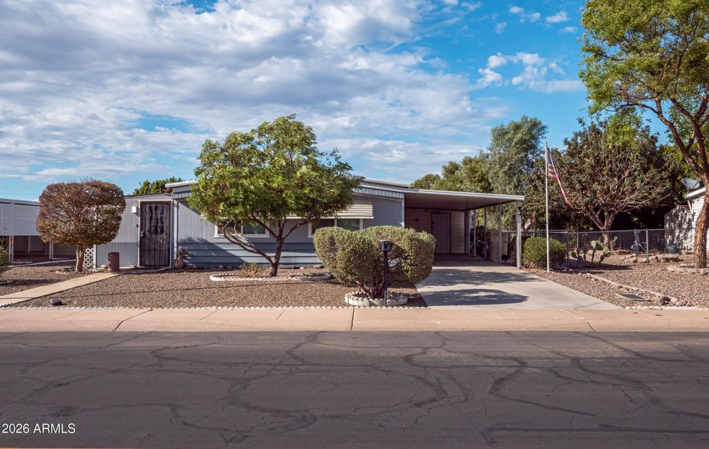 Photo of 6534 W Sunnyslope Lane, Glendale, AZ 85302 (MLS # 7078095)