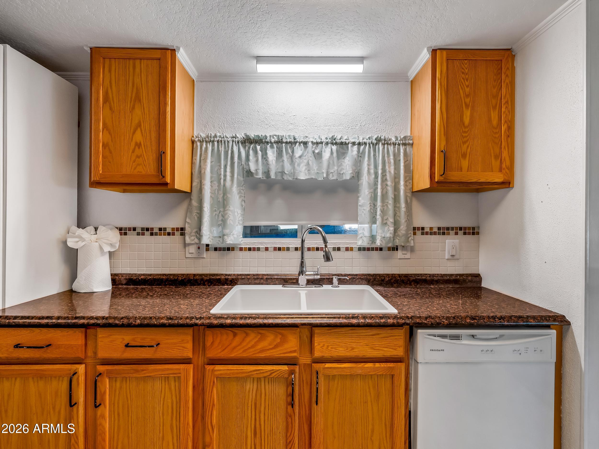 6534 W SUNNYSLOPE Lane