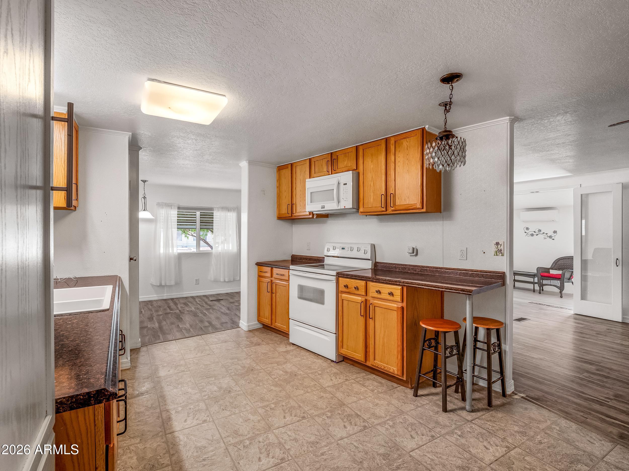 6534 W SUNNYSLOPE Lane