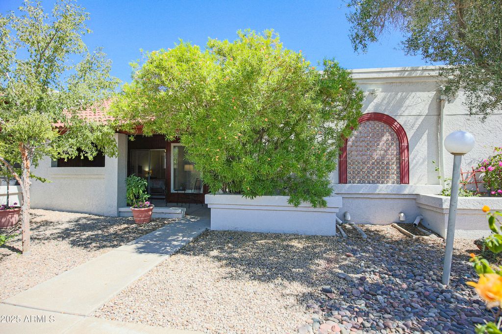 Photo of 10815 W Northern Avenue #102, Glendale, AZ 85307 (MLS # 6925444)