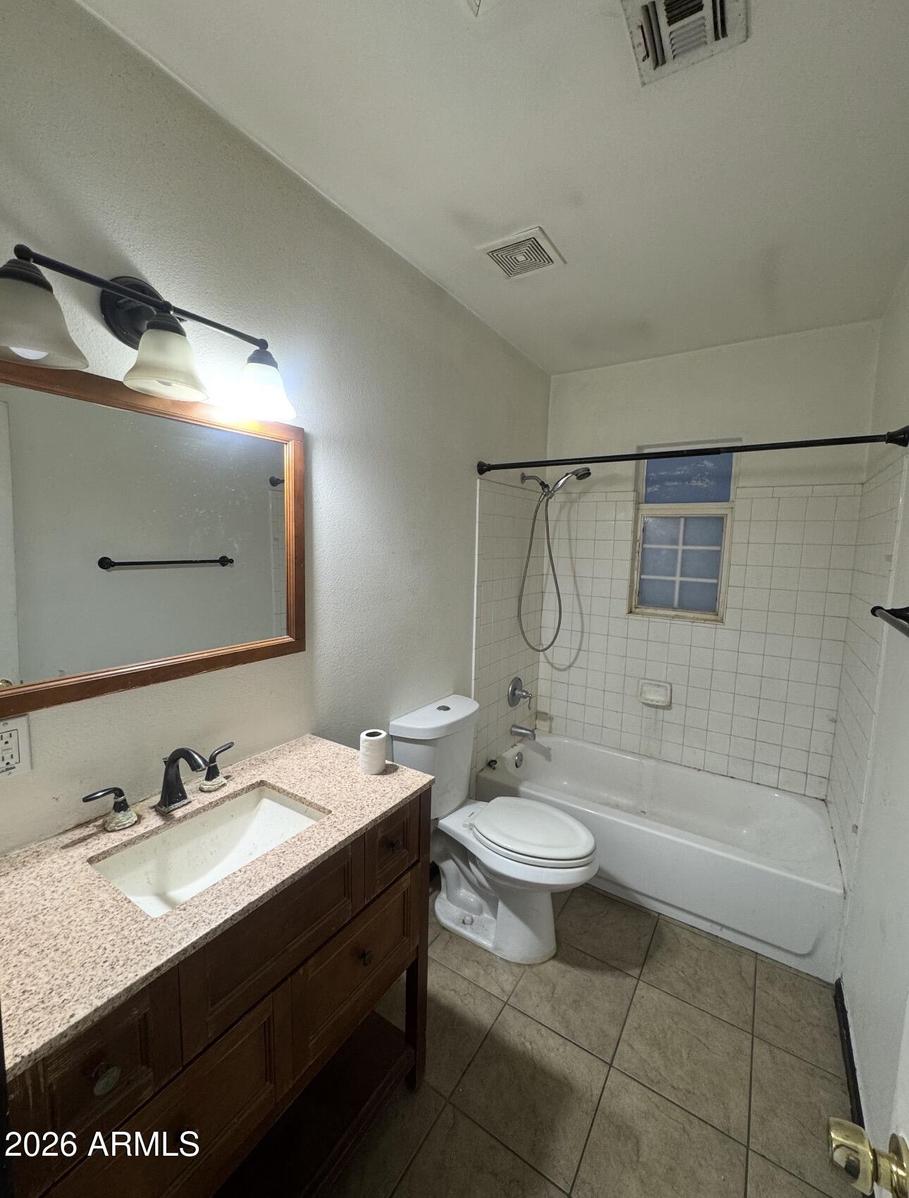 126 N HUNT Drive W