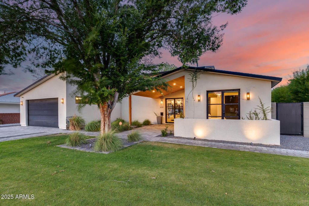 Photo of 6301 N 16th Drive, Phoenix, AZ 85015 (MLS # 6937464)