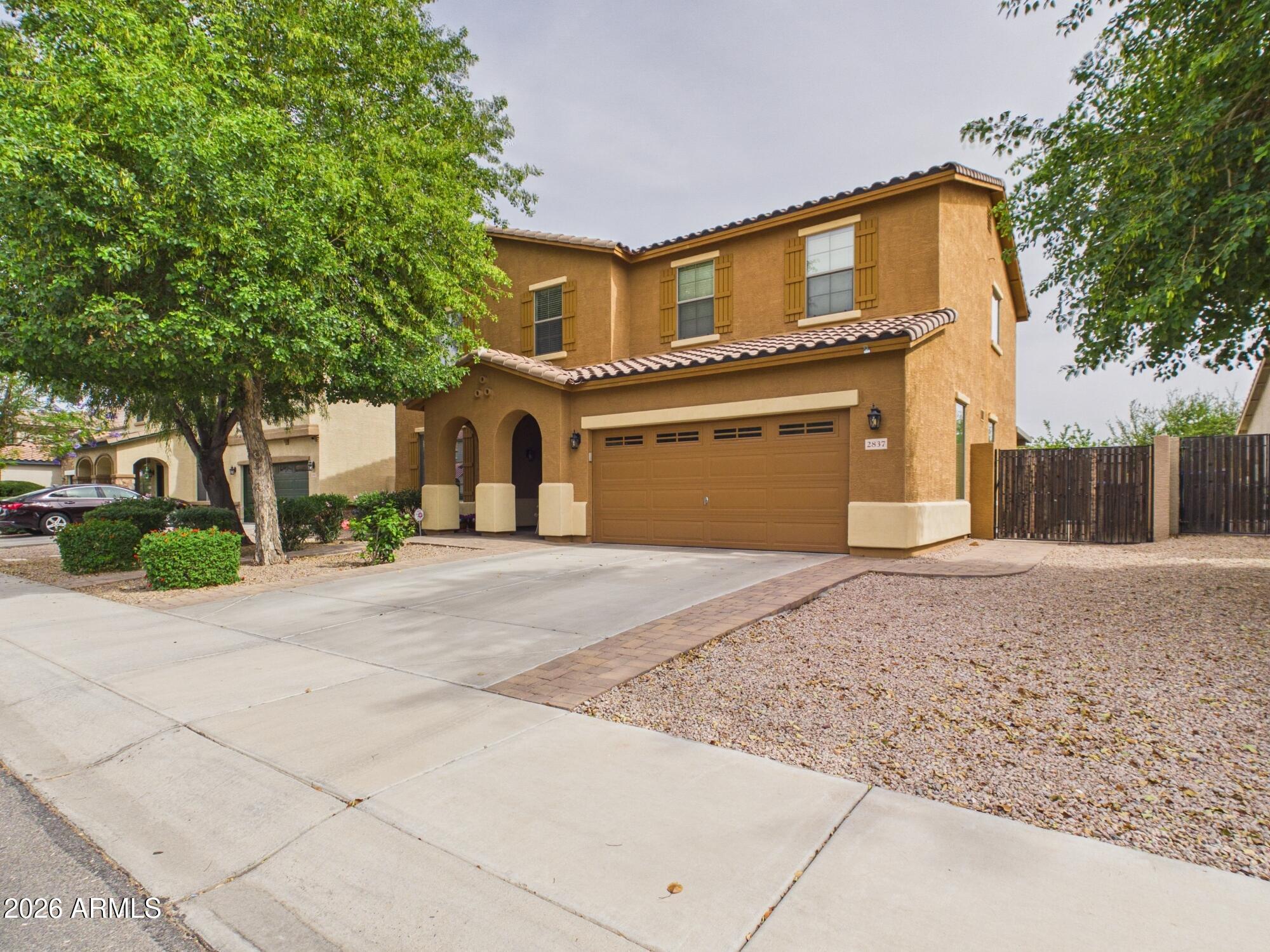 2837 E PALMDALE Lane