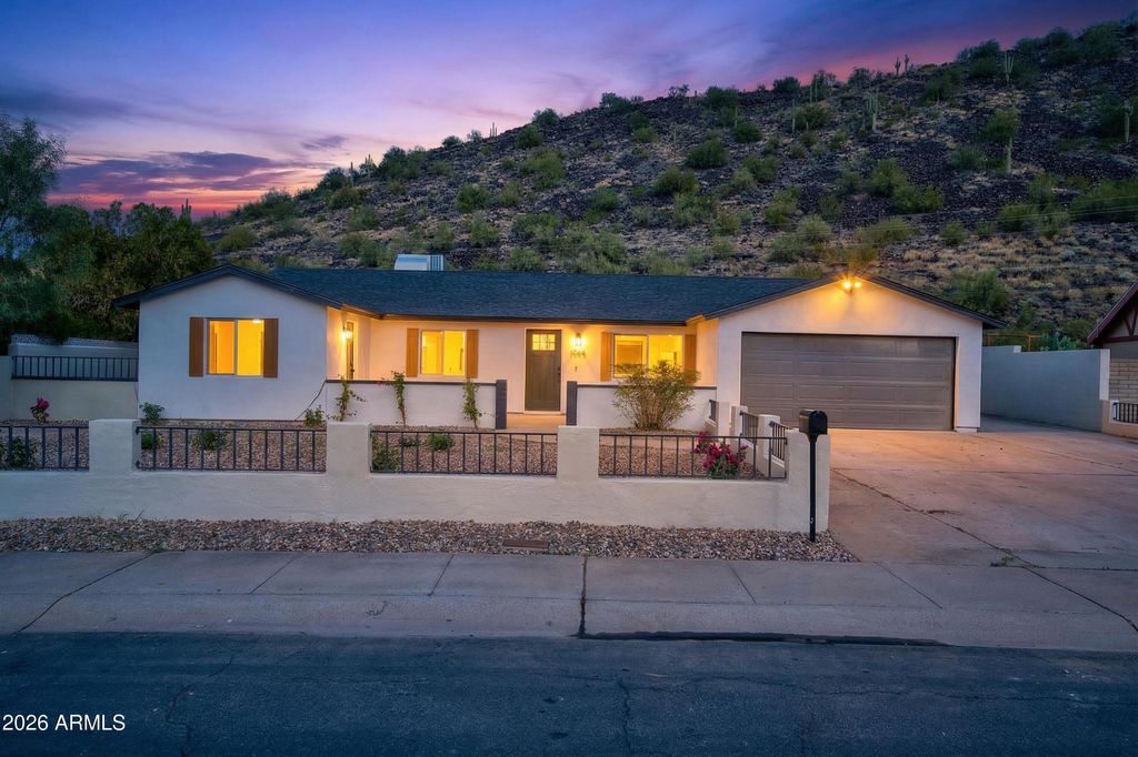 Photo of 1644 W Friess Drive, Phoenix, AZ 85023 (MLS # 6974263)