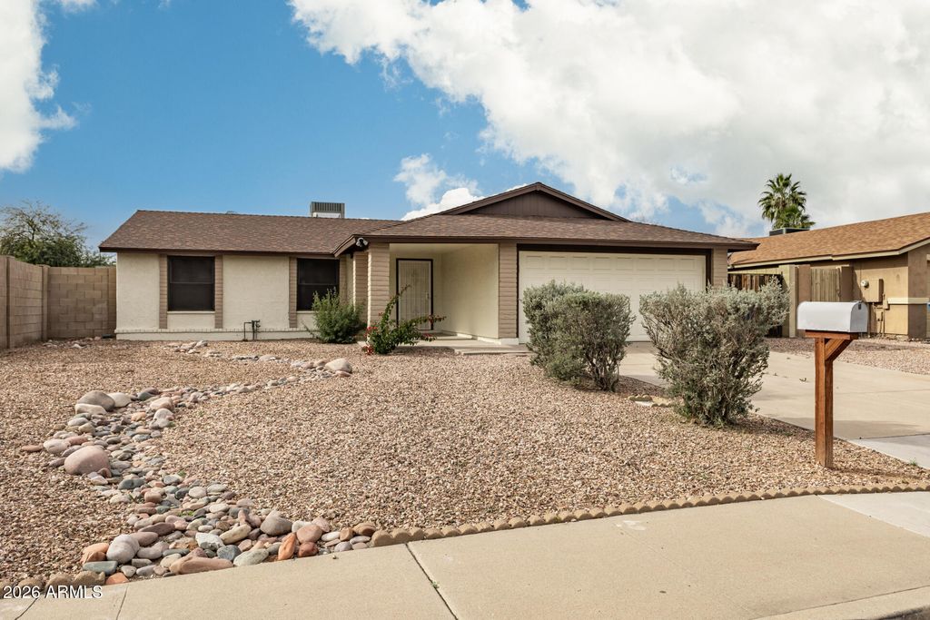 Photo of 2016 N Arrowhead Drive, Chandler, AZ 85224 (MLS # 6972997)