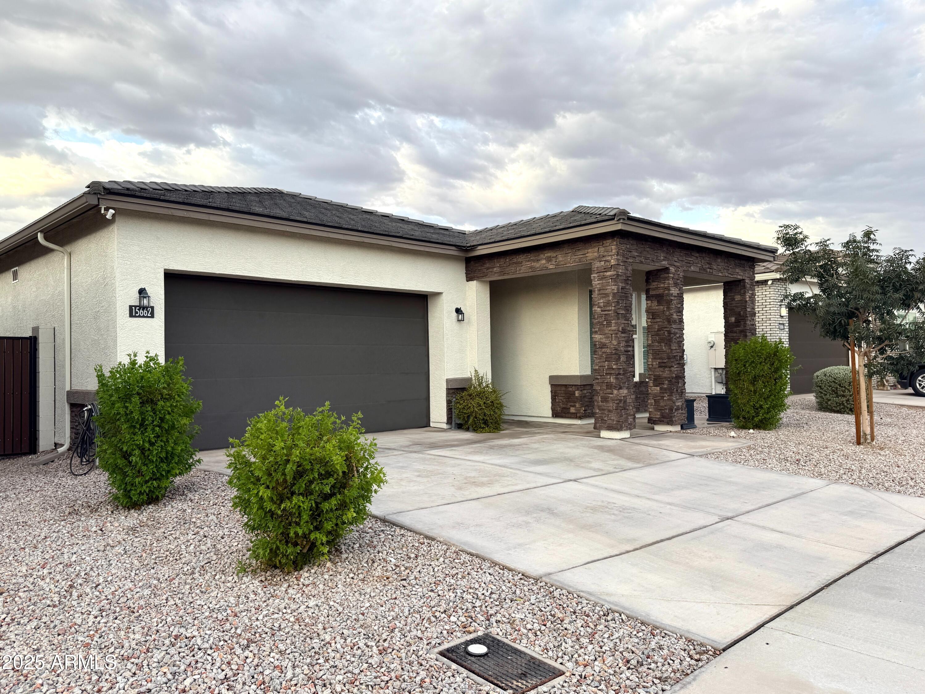 15662 W SMOKETREE Drive