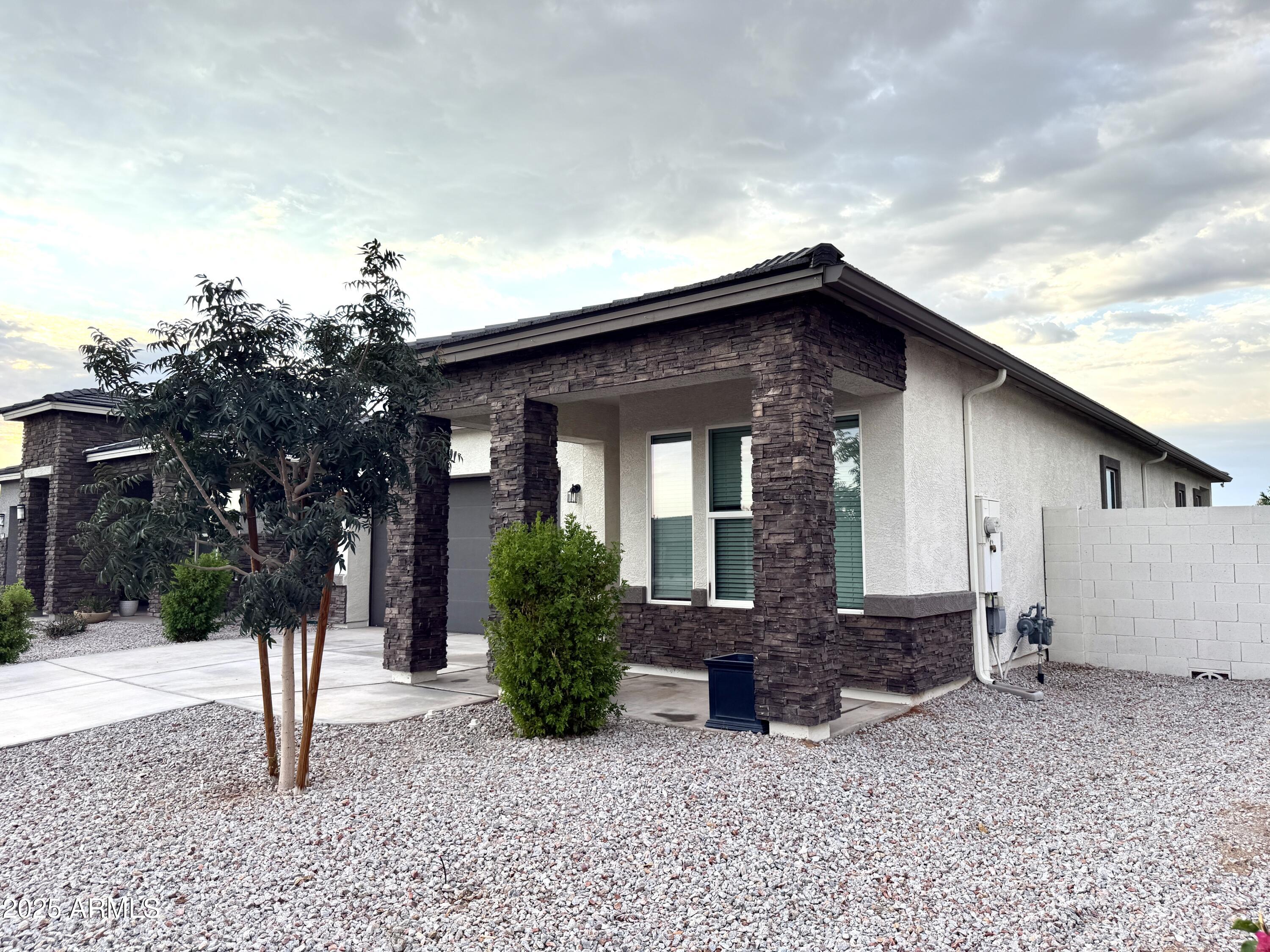 15662 W SMOKETREE Drive