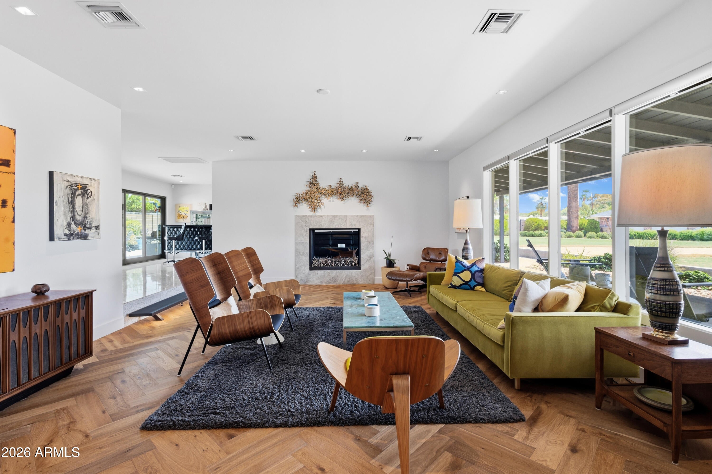 1912 E ROSE Lane