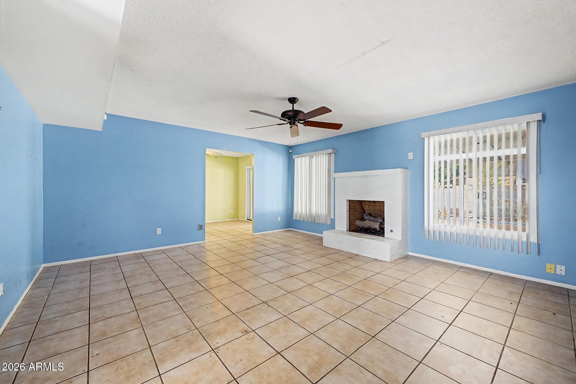 4320 W Rose Lane